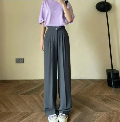 Pantalones anchos y de cintura alta, versátiles y favorecedores para la figura