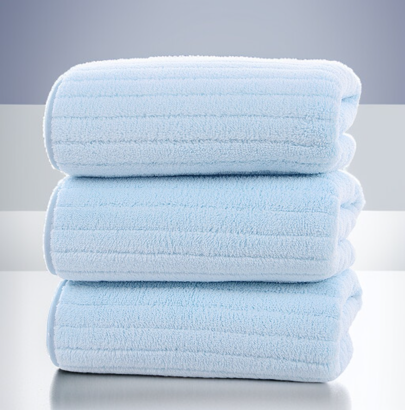 小細條設計珊瑚絨毛巾堆疊展示