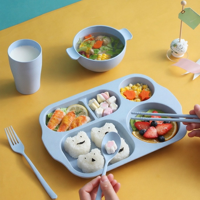 幼稚園用麦わら製食器セット（仕切り付きプレート、ボウル、カップ、フォーク、スプーン）、安全で環境に優しい