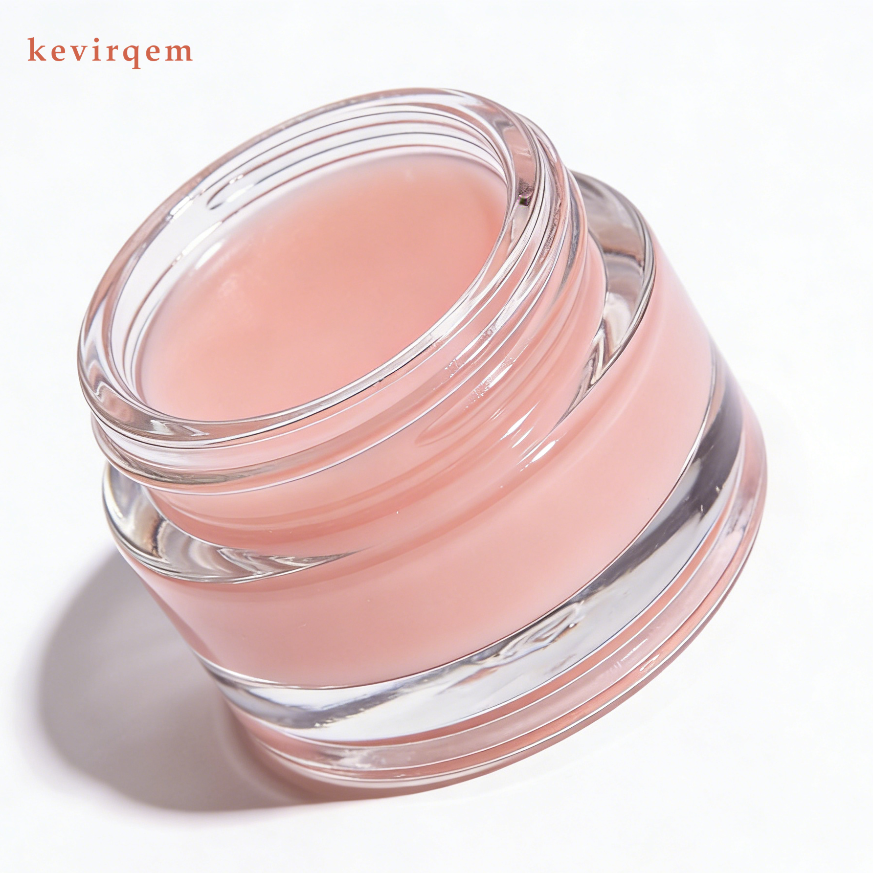 연분홍색 투명 용기에 담긴 보습 립 마스크