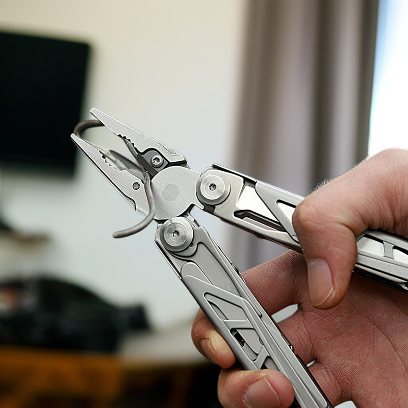 携帯用緊急タクティカルプライヤー 多機能折りたたみナイフ＆ハサミツール キャンプ用品 エマージェンシー・プライヤー