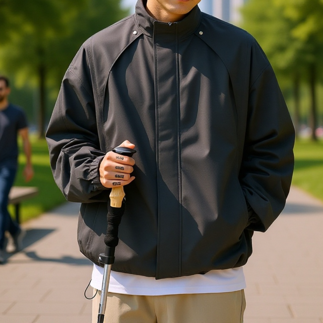 Wasserdichte Herrenjacke mit Falten und Stehkragen