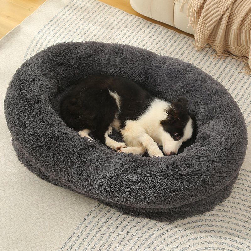 Plush, warm dog and cat bed