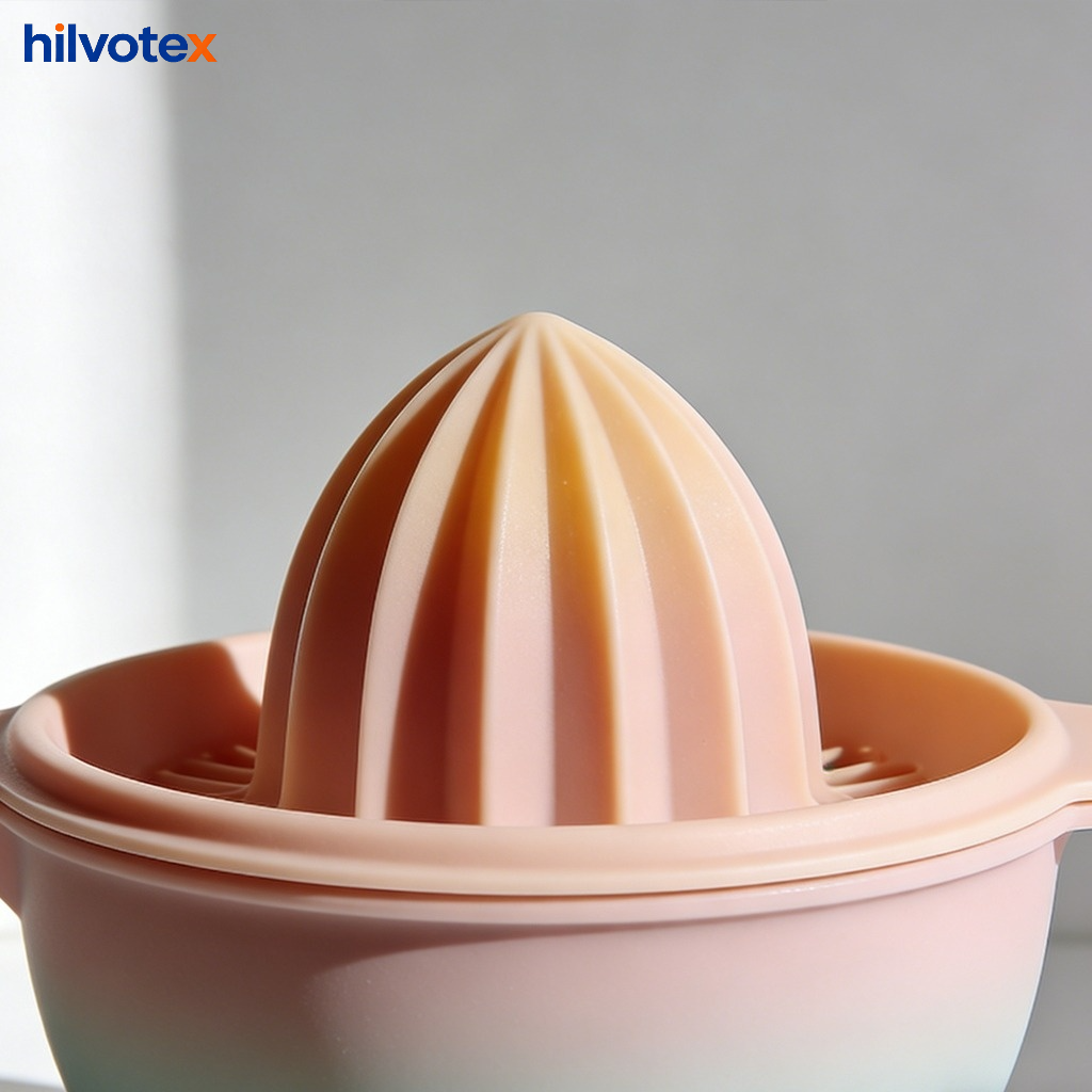 Manual juicer set with ergonomic design