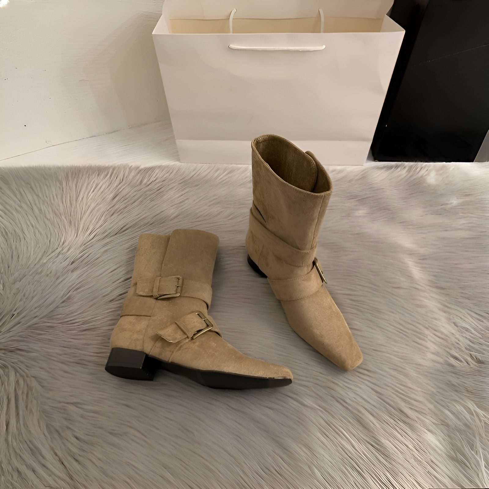 2025年韓国秋冬新作ニッチデザインレトロフレンチショートブーツ小スクエアヘッドウエスタンブーツミドルブーツレディースブーツ