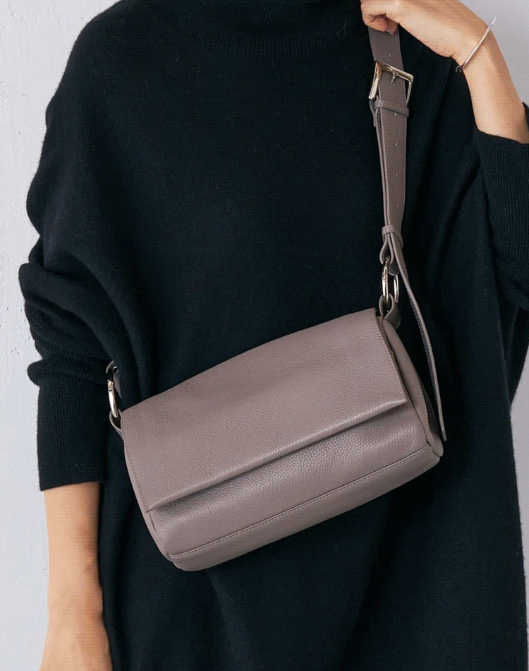 大容量ショルダーバッグ