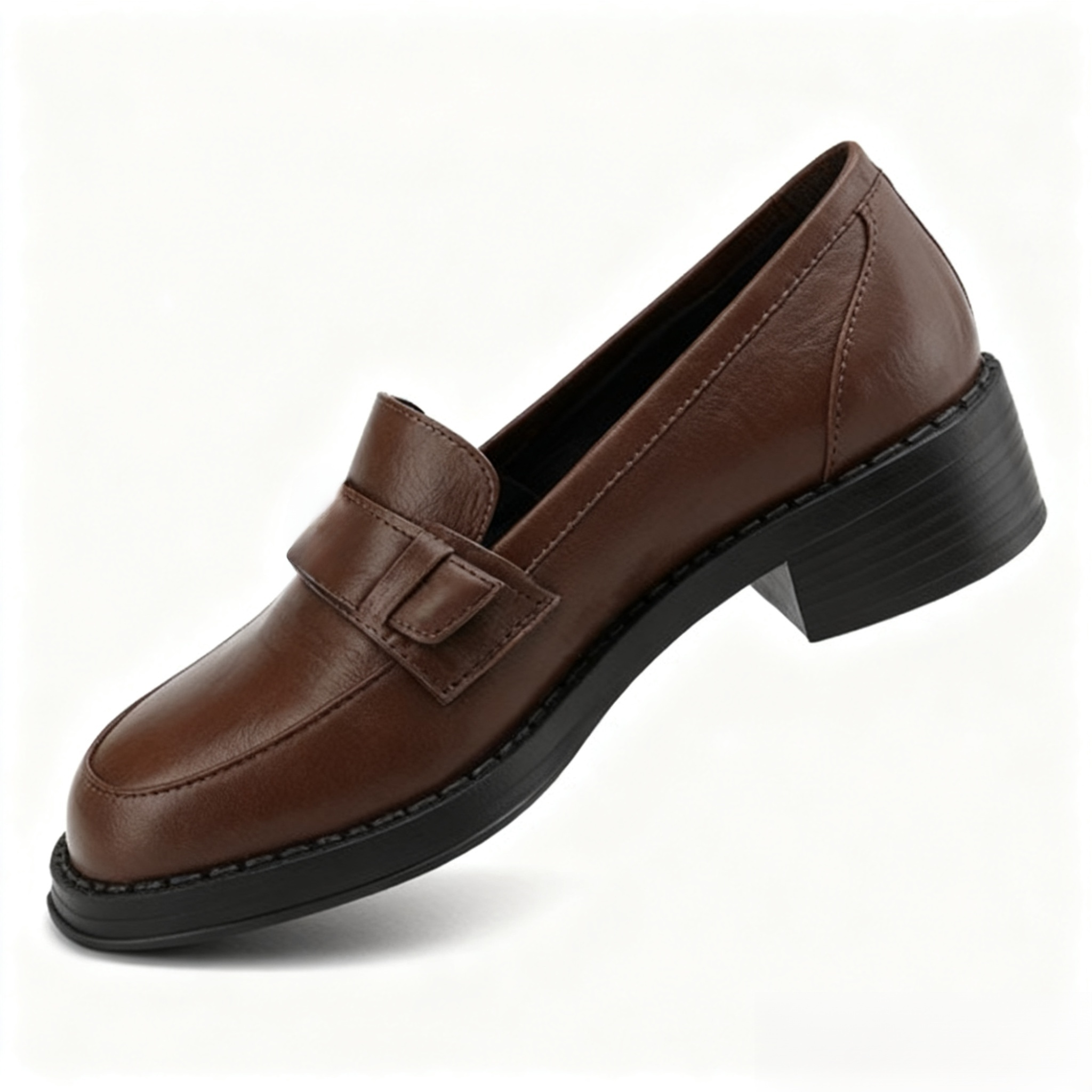 세련된 디자인의 여성 미드힐 로퍼 상단