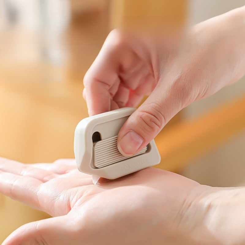 Auto-Retractable Safety Box Cutter