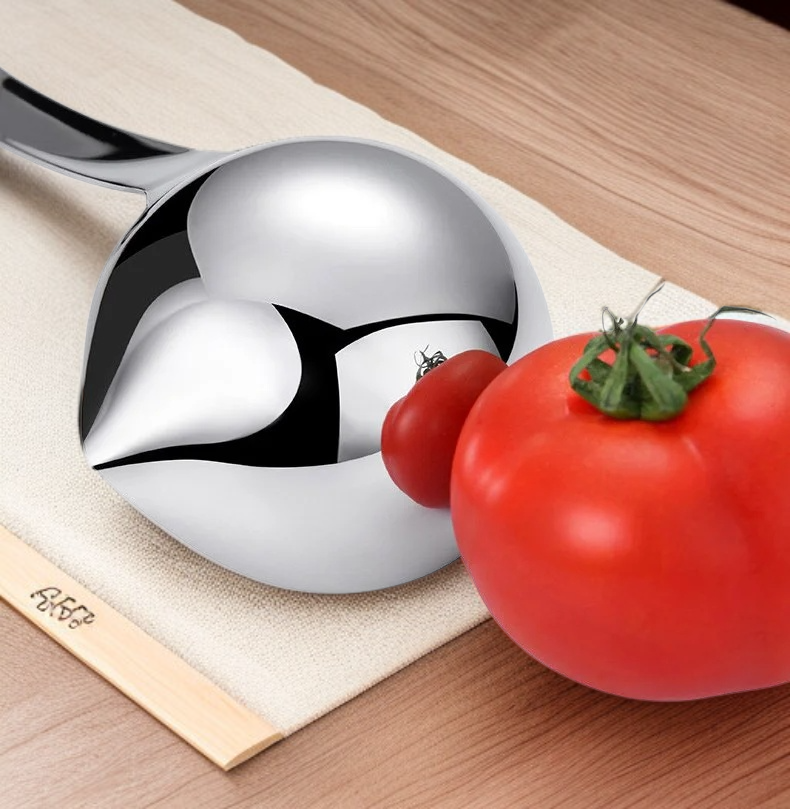 Oil and soup separator spoon removing fat from broth