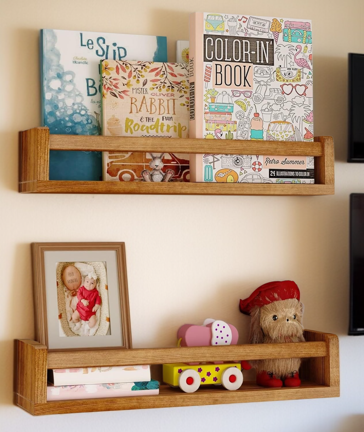 壁に取り付けたスパイスラックの使用例