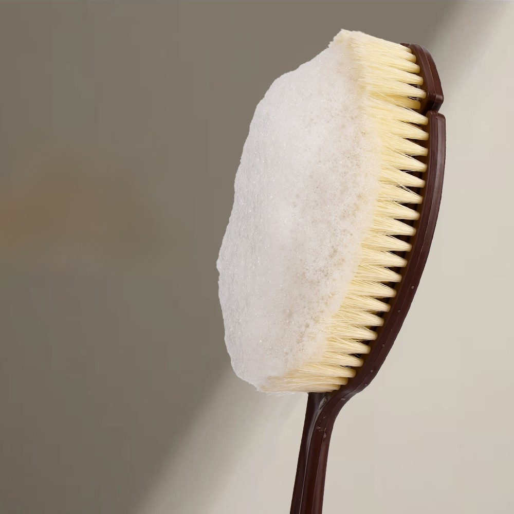 長い柄のココナッツ毛のバスブラシ