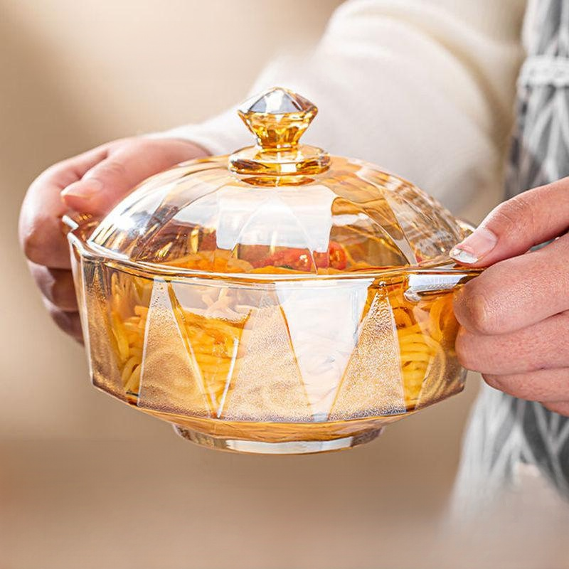 ชามสลัดบะหมี่กึ่งสำเร็จรูปสองรวง