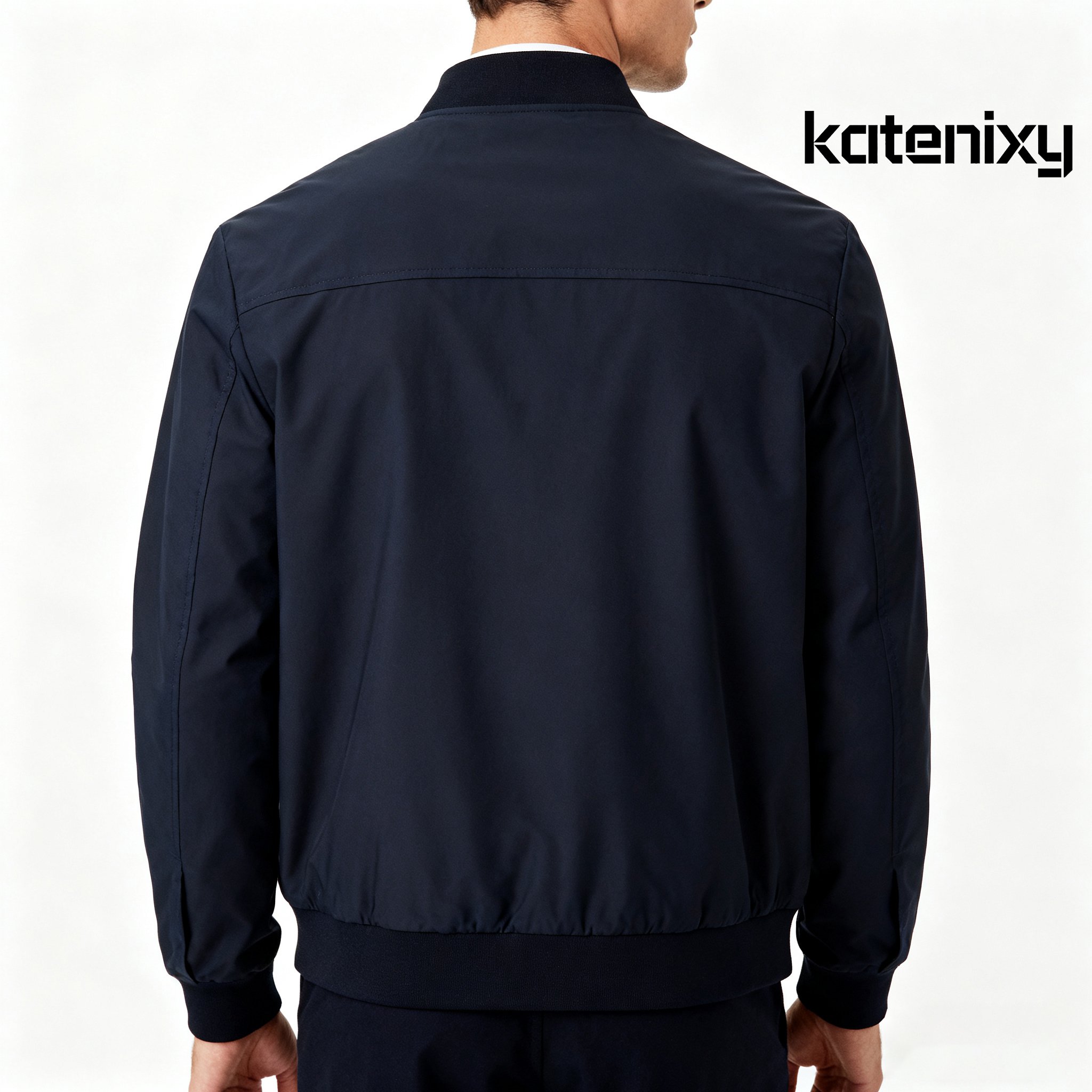 진한 파란색 재킷