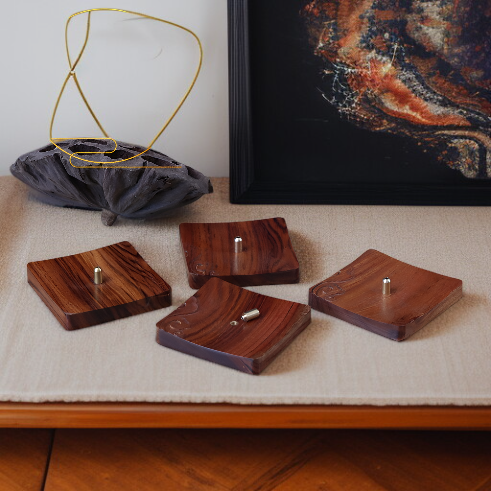 고급스러운 원목 사각 향로 클로즈업