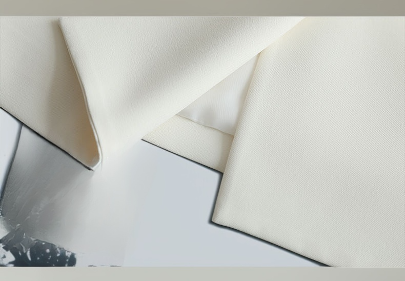 快適な着心地のスリムウエストスーツ