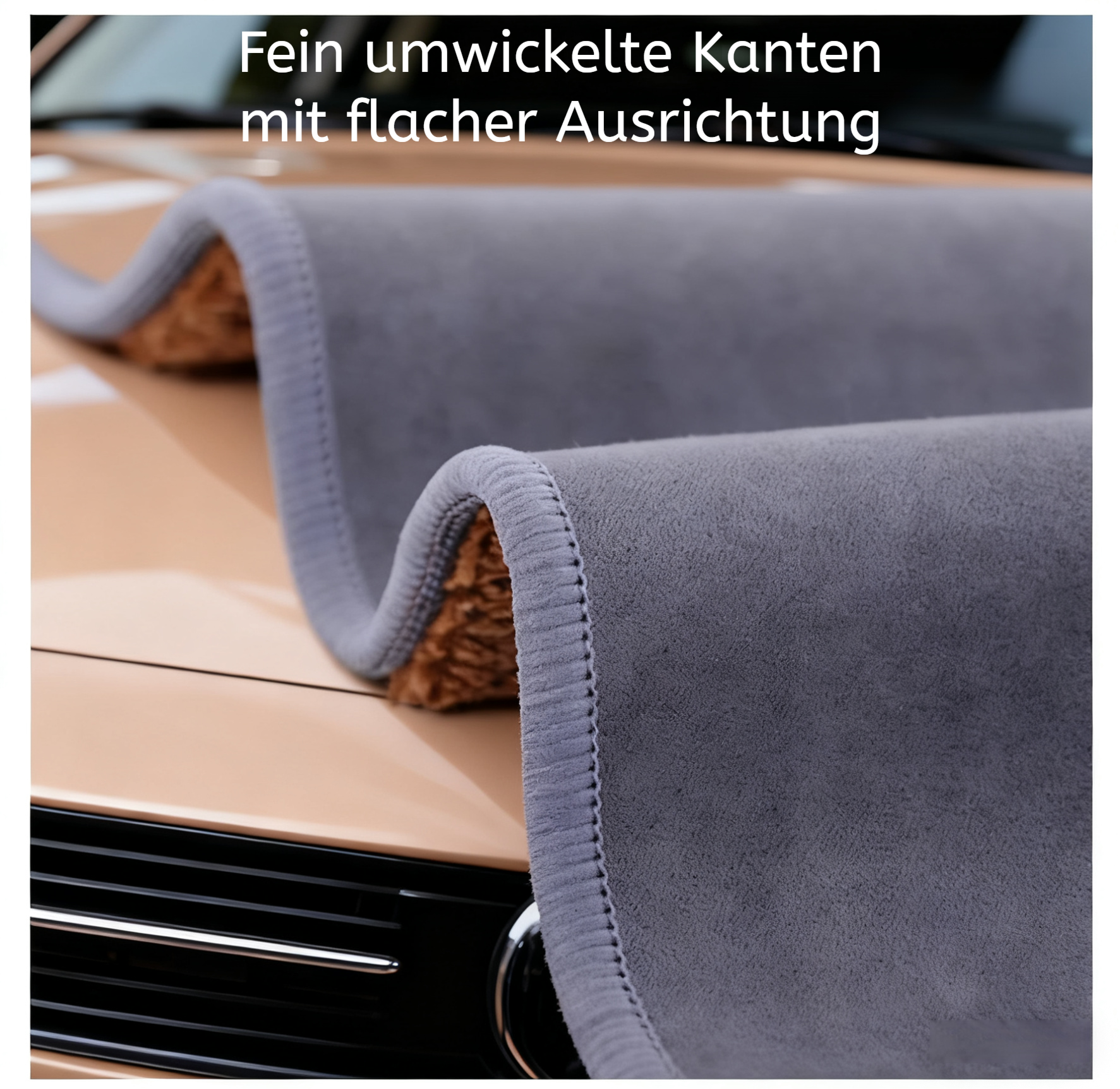 Detailansicht des Mikrofaser Autowaschtuchs auf Autolack