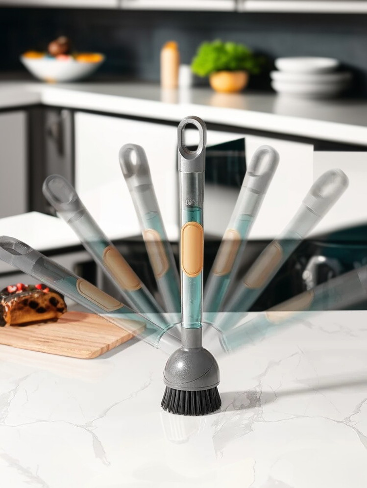 피부 손상 없는 주방 청소 브러쉬 사용 모습