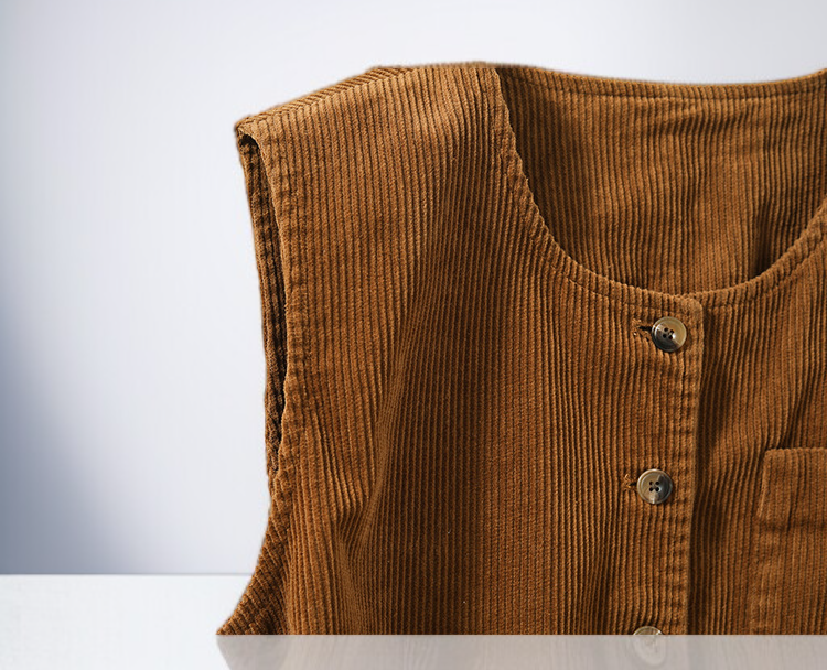 ヴィンテージ感あふれるコーデュロイベスト背面写真