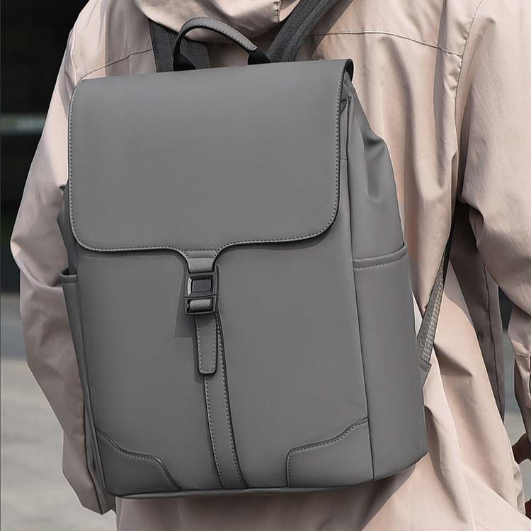 大容量ビジネス通勤バックパック