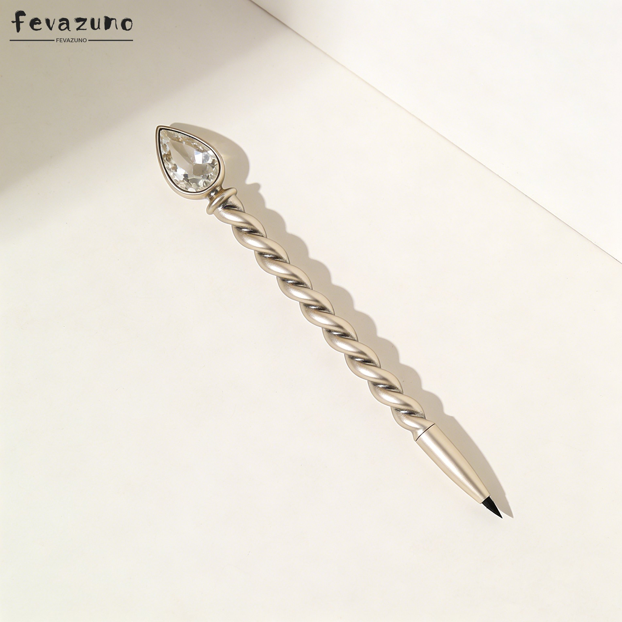 롱래스팅 아이라이너로 완성한 눈매