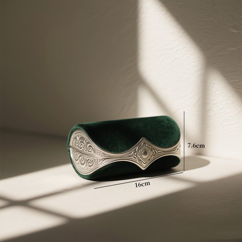 안경 케이스 내부 수납 공간