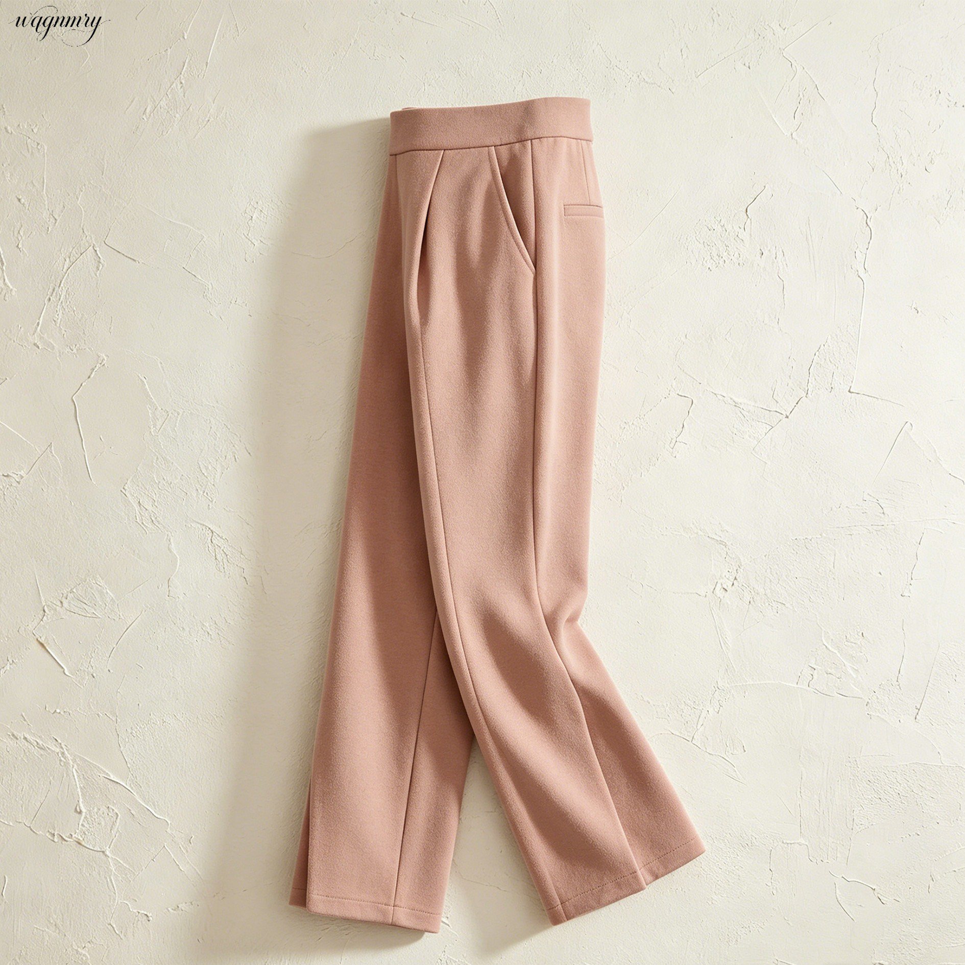 高品質ウール混紡素材のパンツ詳細