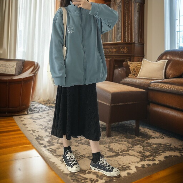 Women's lamb wool coat with stylish collar design