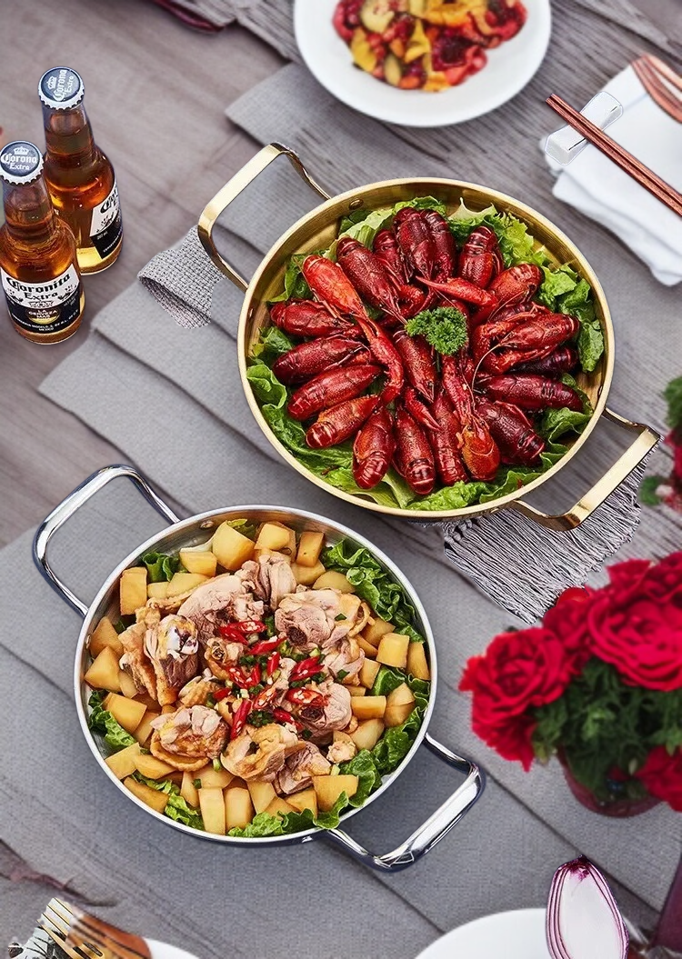 접시로도 활용 가능한 멀티 냄비