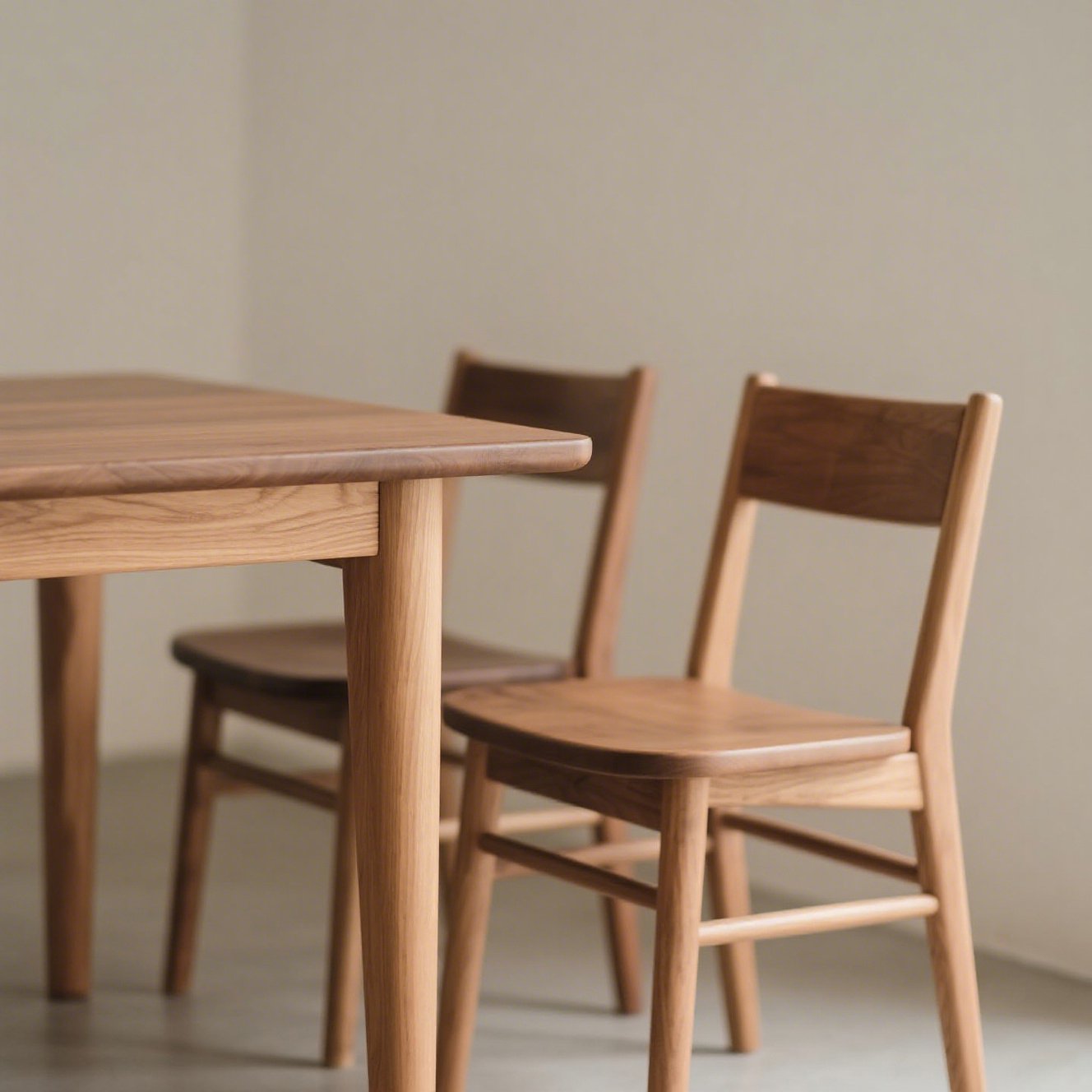 天然木を使用した高級ダイニングテーブルの天板