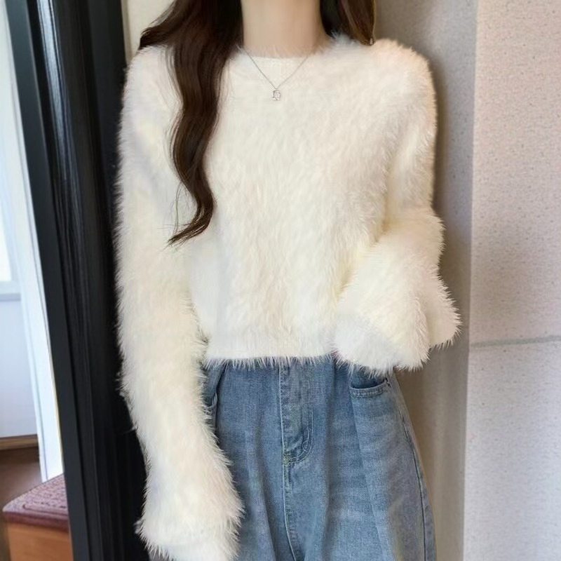 女性の緩い薄いニットトップショート模造ミンクのセーター