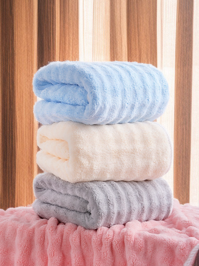 فوط صحية مبطنة بالفرو وسميكة الامتصاص