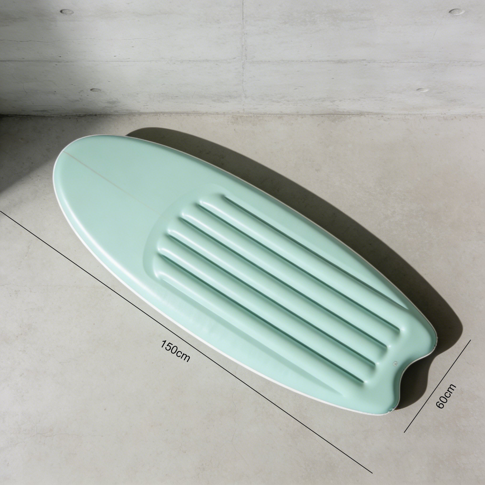 持ちやすいデザインの浮き板