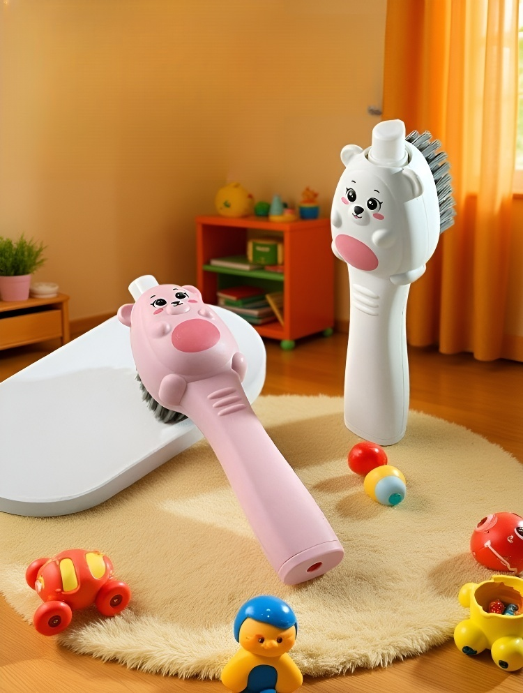 신발 브러시로 운동화 세척하는 모습