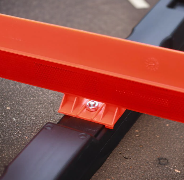 Foldable American warning triangle for vehicle safety