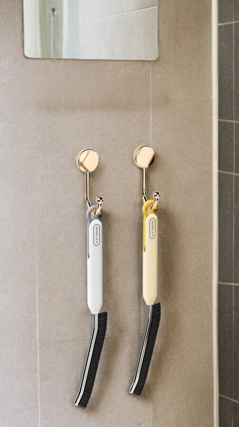 견고한 브러쉬로 욕실 타일 틈새 완벽 청소