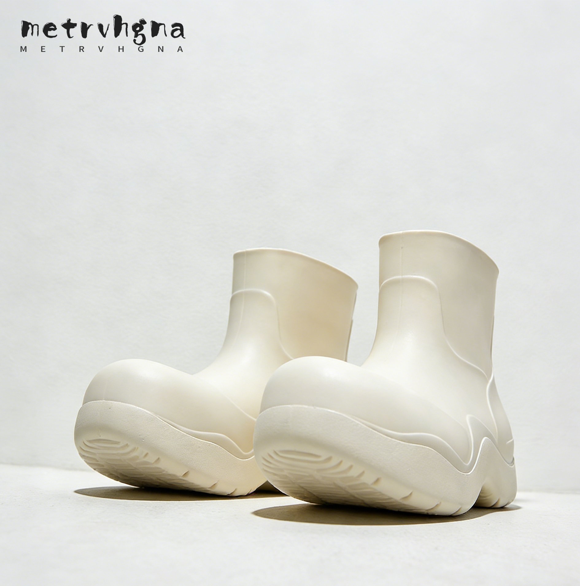 รองเท้าบูทกันน้ำลุยฝนแบบสวมใส่ง่าย