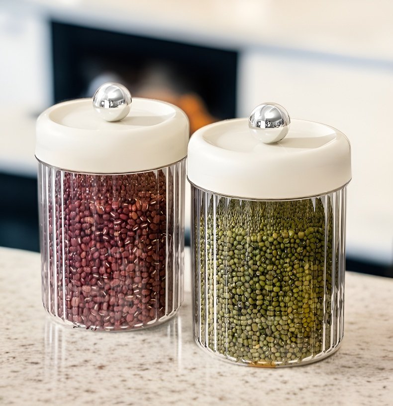 주방에 정리된 곡물 용기 세트