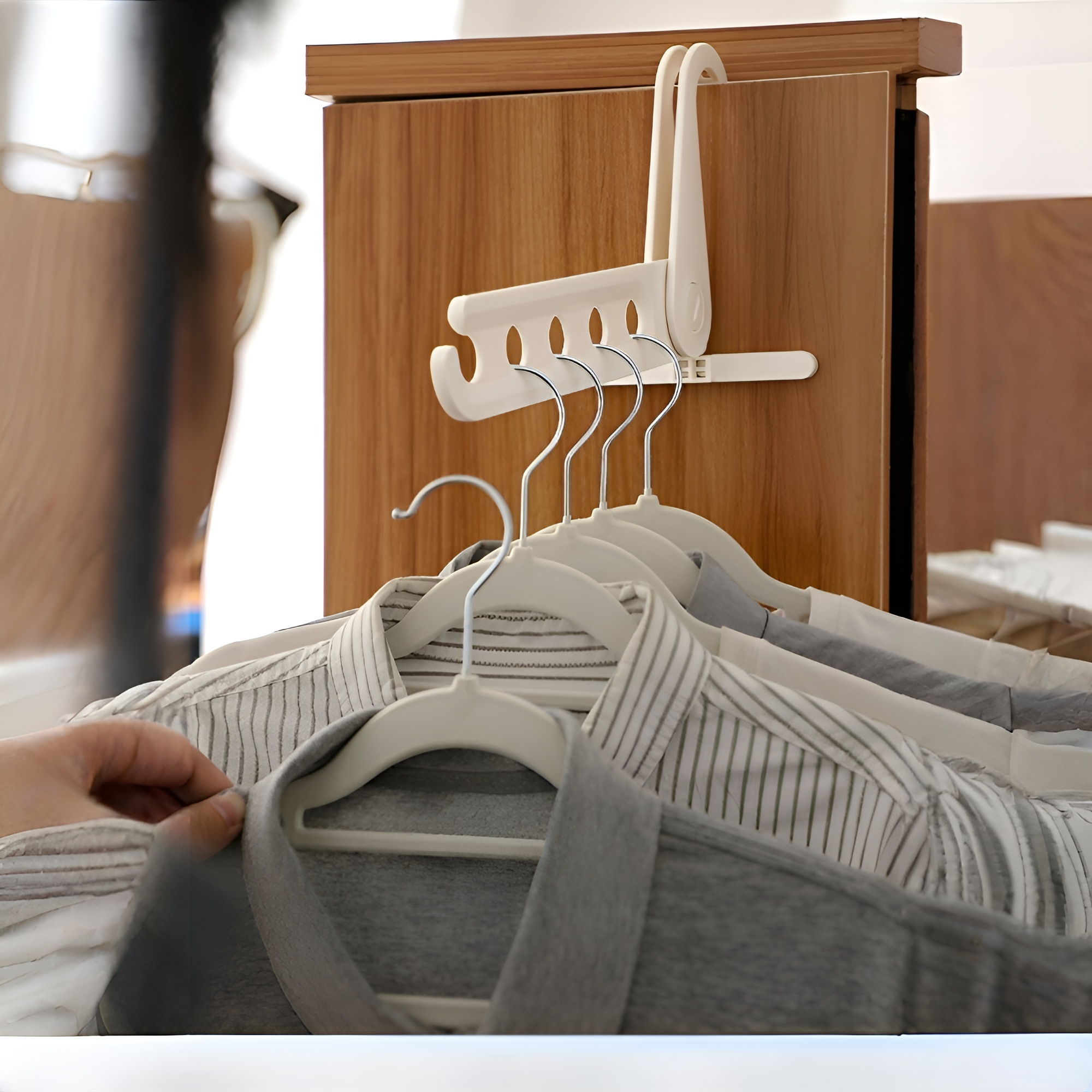 Foldable travel hanger household clothes hanger portable travel hotel multifunctional clothes drying