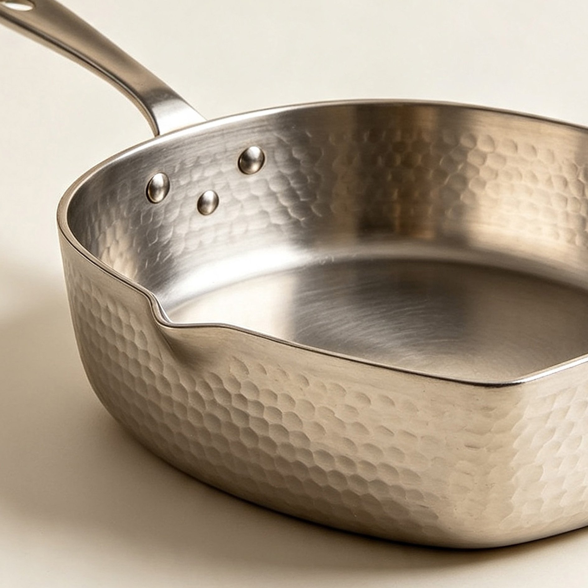 Hammered stainless steel square pot with lid