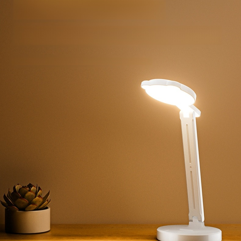 Folding eye-protection desk lamp