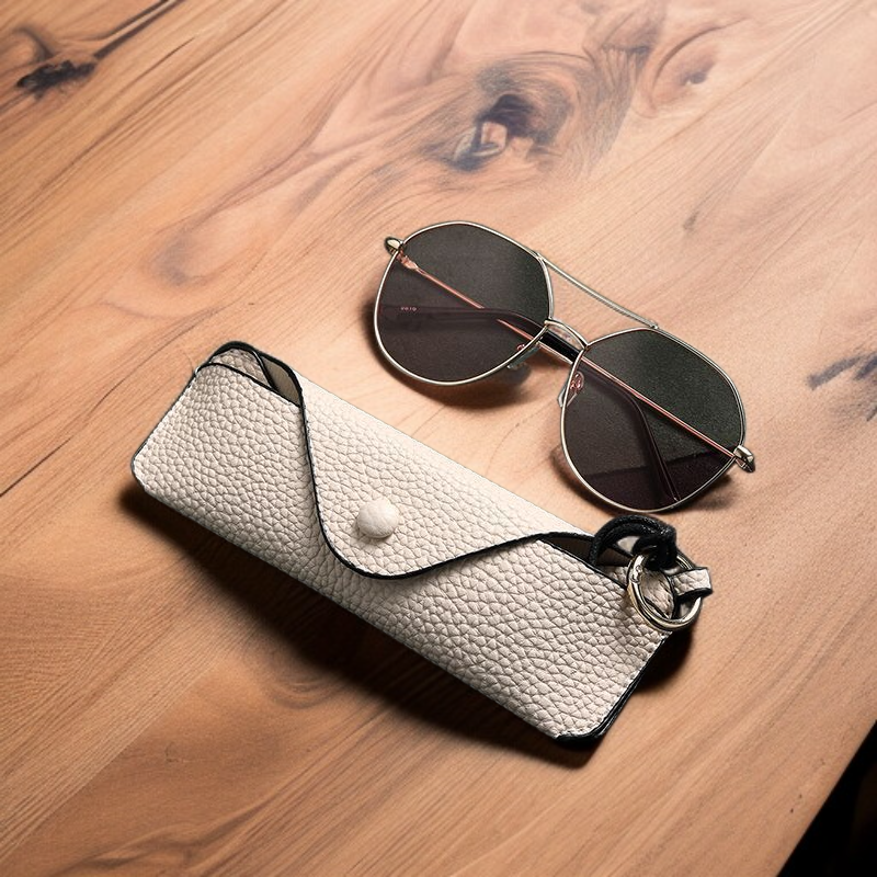 持ち運びに便利なシンプルなメガネ収納バッグ