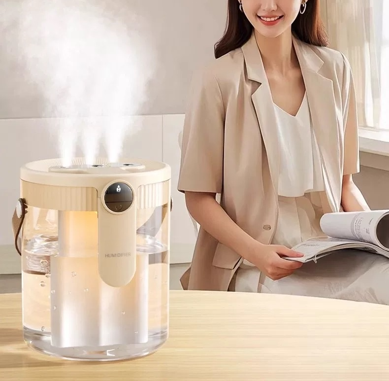 삼분무량 미니 가습기 책상 위 사용 모습