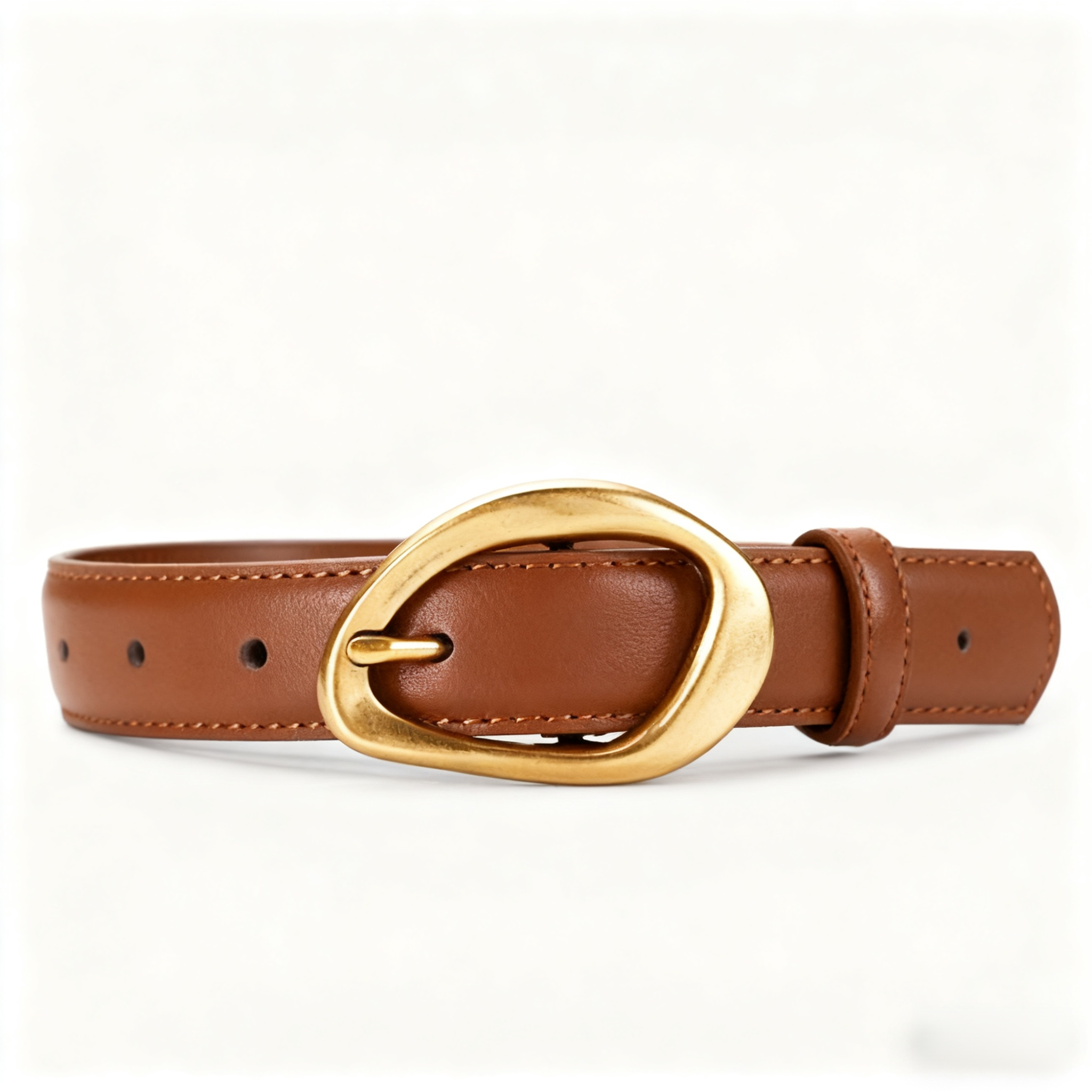 Dámský kožený opasek v korejském stylu na modelce