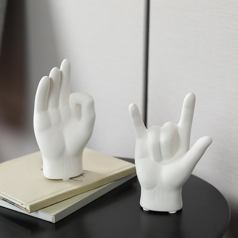 Keramik-Dekoration in Handform