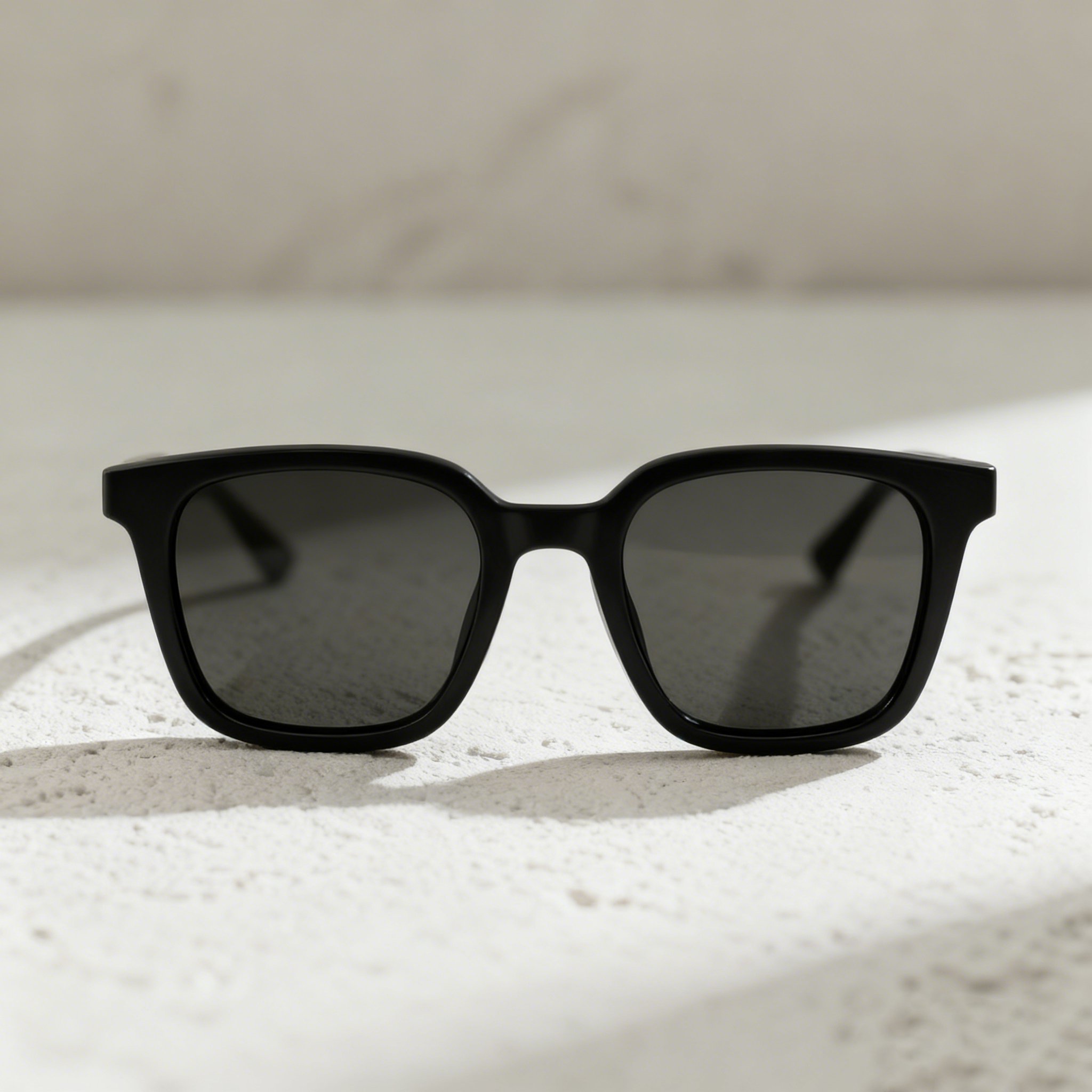 แว่นกันแดดธรรมดา