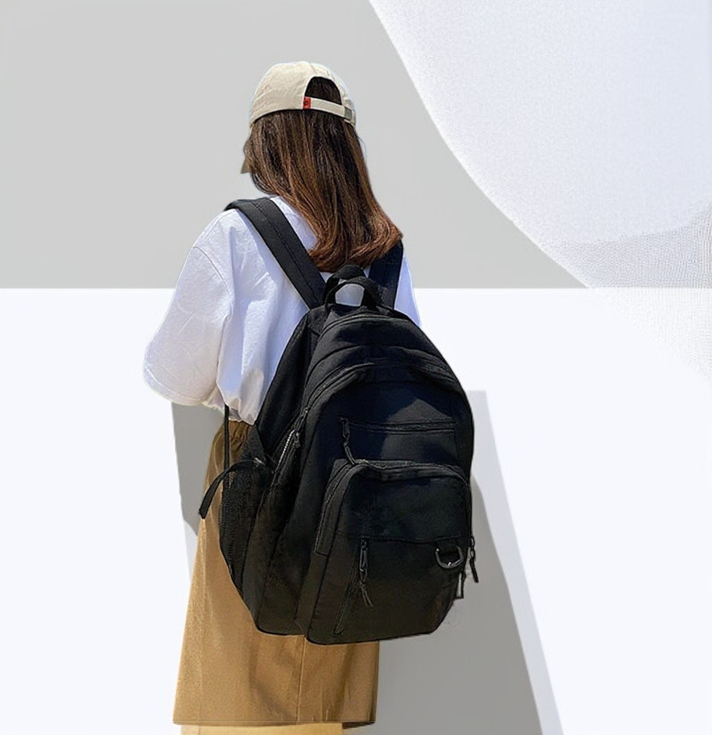 튼튼한 방수 소재의 대용량 백팩