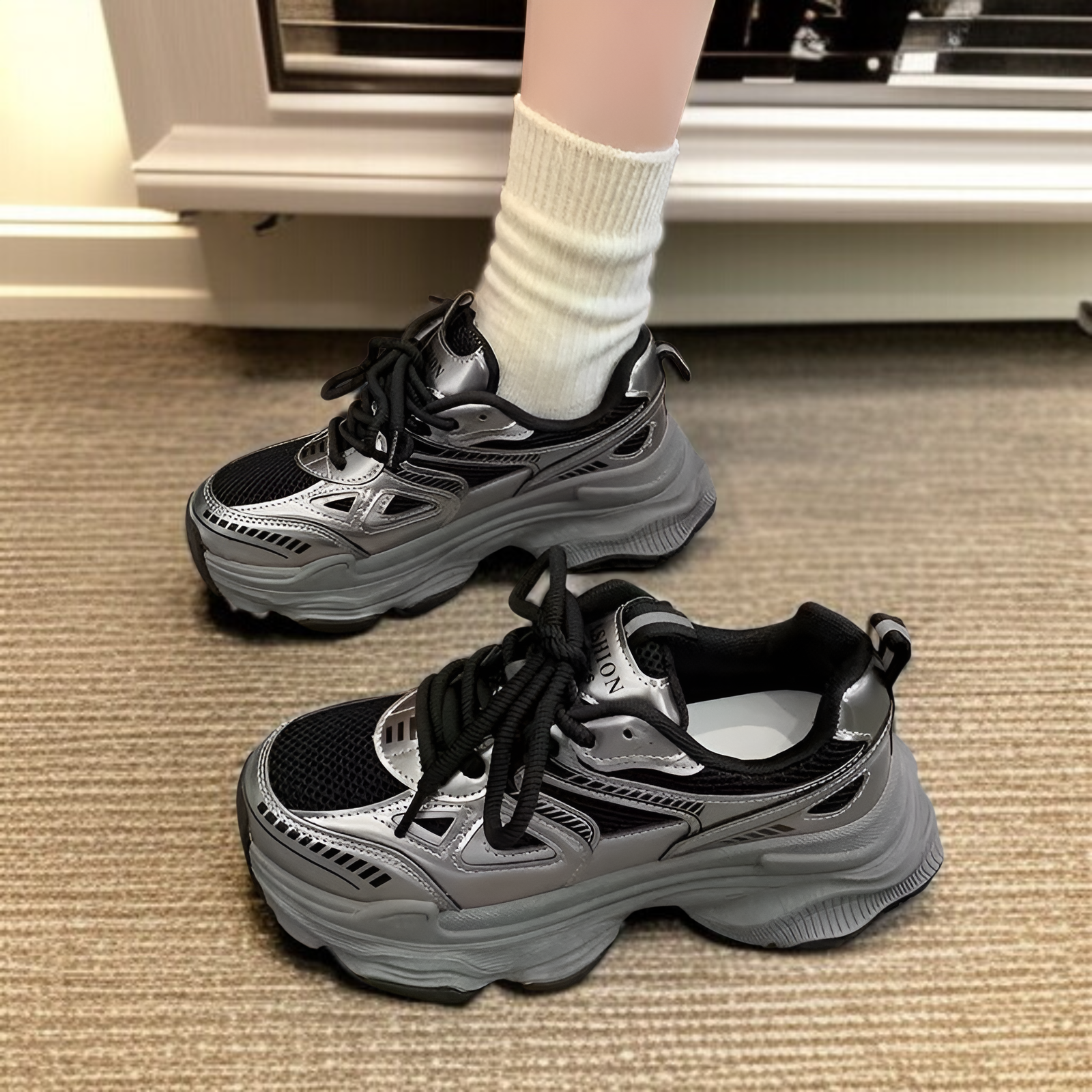 春夏の女性用人気ダッドシューズ、新しい厚底身長アップシューズ、メッシュ表面、通気性、多用途、軽量スポーツカジュアルシューズ