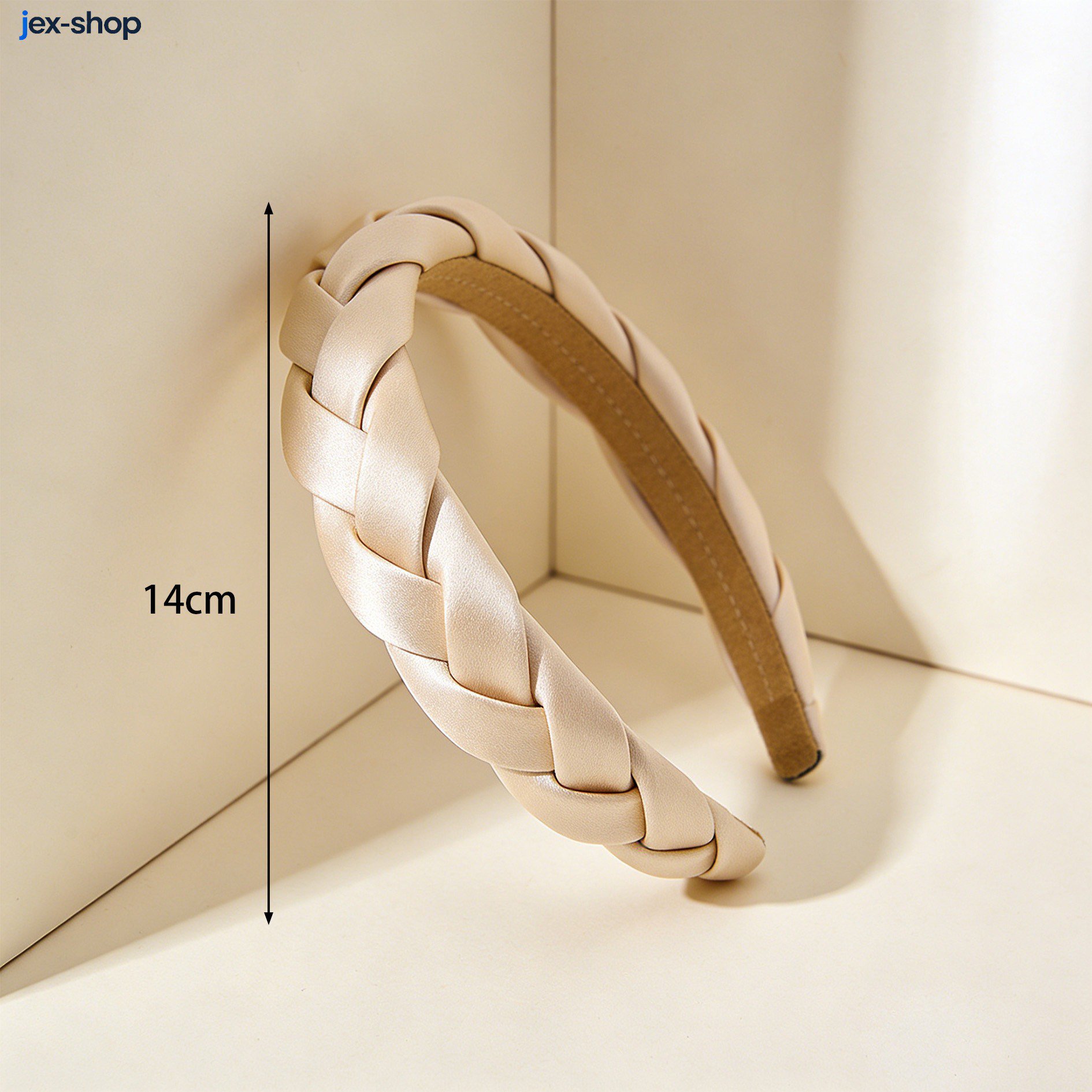 女生配戴髮箍日常造型示範