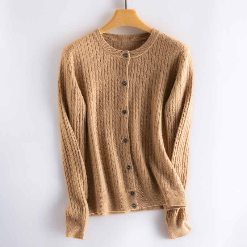 ケーブルニットカーディガン