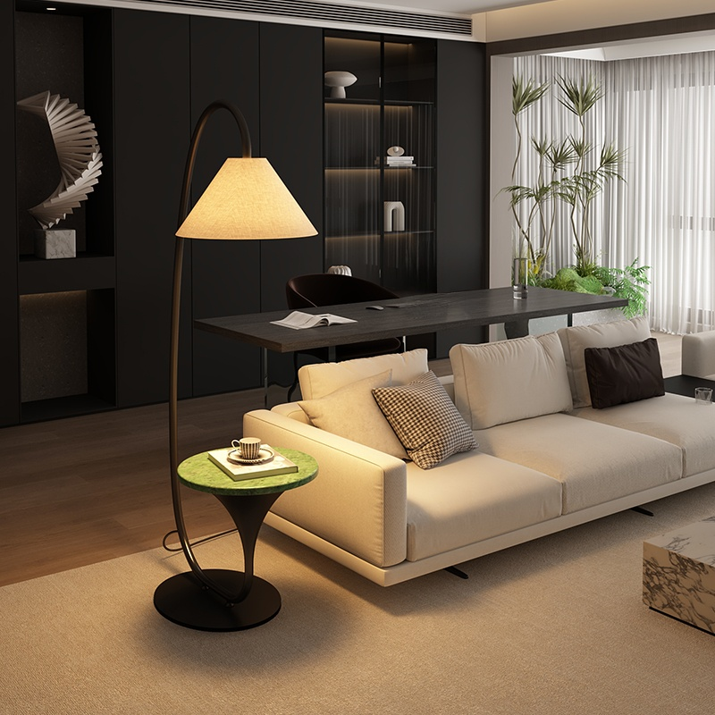 Lámpara de pie de diseño minimalista